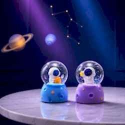 Toptan Işıklı Mini Sevimli Astronot Kar Küresi