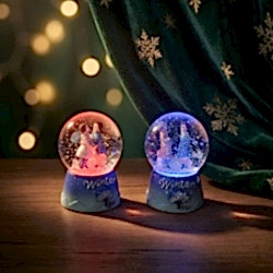 Toptan Winter Temalı Sevimli Çiftler Mini Işıklı Kar Küresi Toptan Winter Temalı Sevimli Çiftler Mini Işıklı Kar Küresi